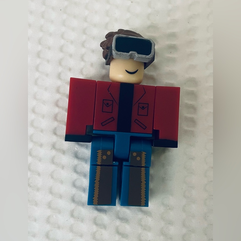 Roblox minifig Action Figure Keith Goggles 3” Toy Mini fig Mounty Jazwa… - Picture 3 of 5